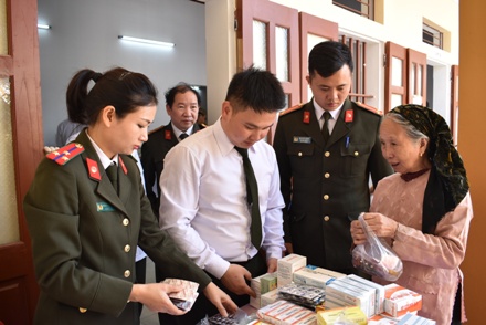 Công an tỉnh tổ chức các hoạt động tình nguyện tại xã Phú Sơn